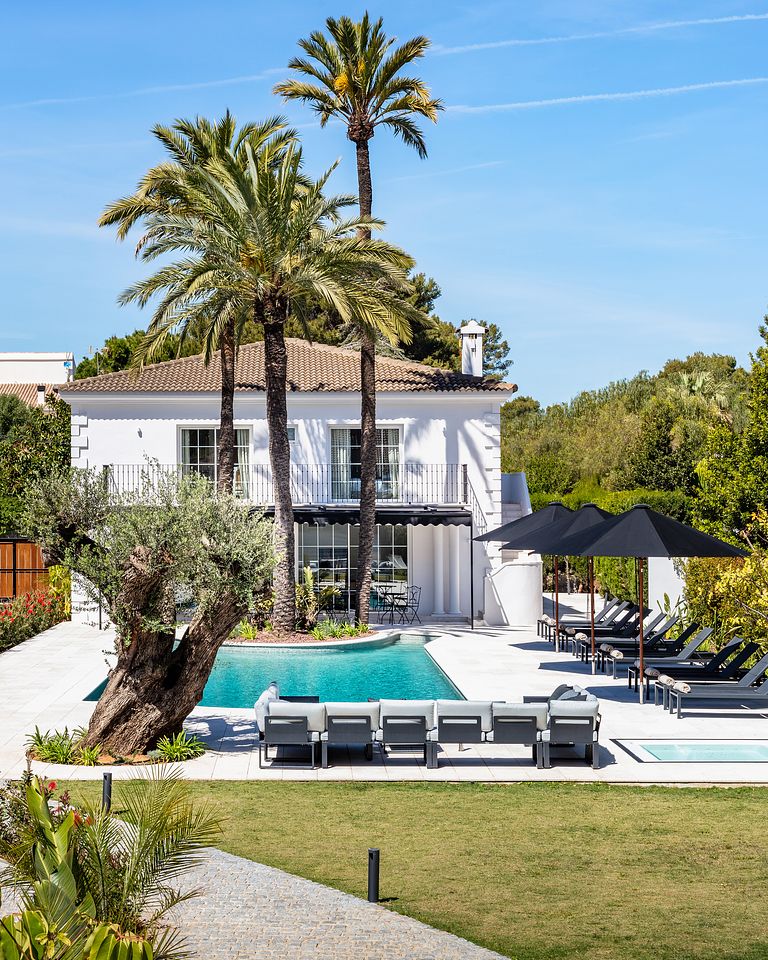 Luxury villa near the sea for up to 20p. - 1