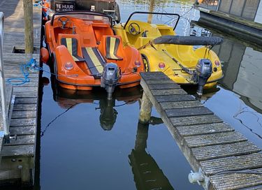 Stay on a luxury houseboat with a slide - 15