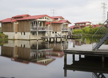 Holiday home (6p) with private dock