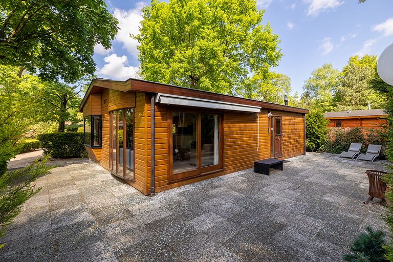 Lodge spacieux dans un parc de vacances - 1