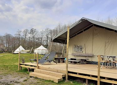 Glamping safari tent on mini campsite - 3