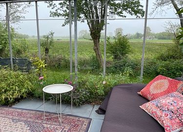 Spend the night in an orangery with hot tub - 23