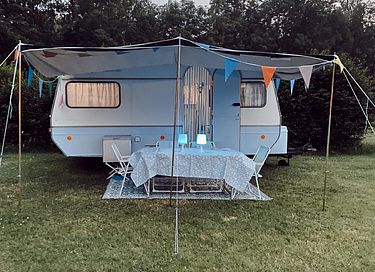 Overnachten in een retro caravan - 9