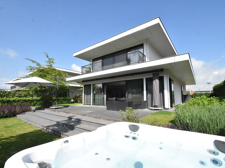 10-person vacation villa with wellness - 1