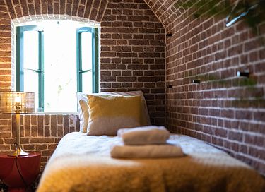 Luxury 5-person suite in a former fort - 15