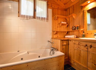Chalet tussen de bergen met uitzicht - 8