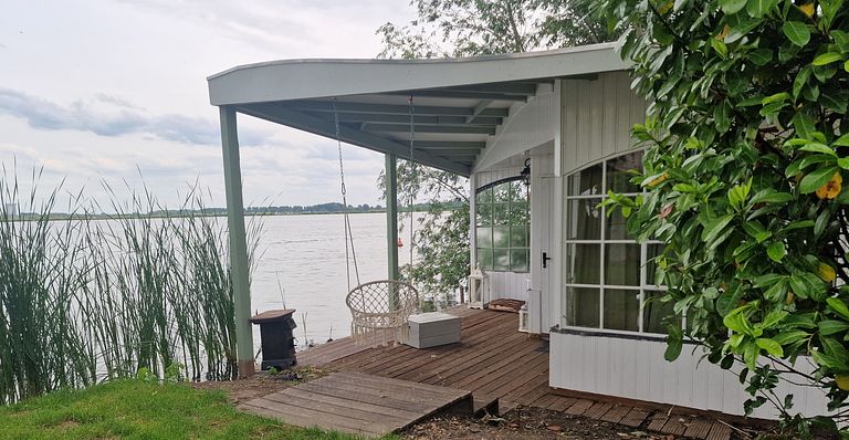 Chalet en pleine nature au bord de l'eau - 1