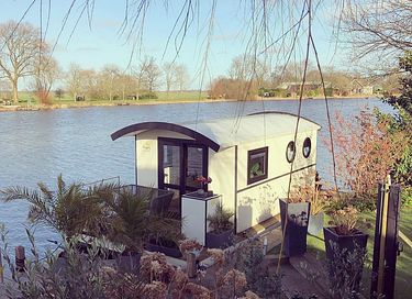 Bateau-maison confortable sur l'eau en Gelderland