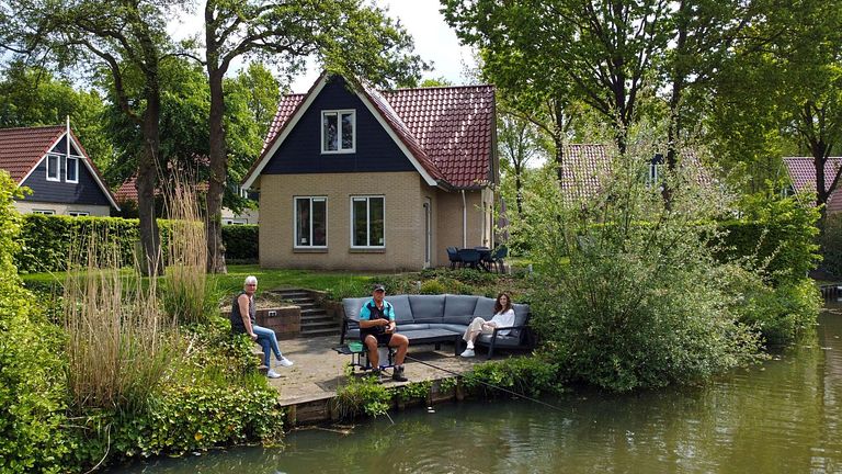 Familienhaus mit eigenem Angelplatz in Drenthe - 1