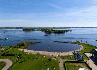Houseboat op het water met mooi uitzicht  - 33