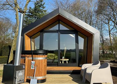 Luxury cottage with private hot tub - 12