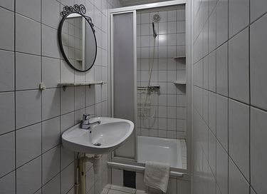Group lodging (12 pers) in old country house - 13
