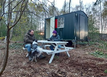 Knusse pipowagen midden in de natuur - 9