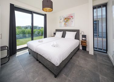 Luxe villa aan het water met omheinde tuin - 15