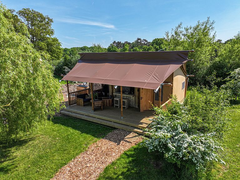 Spacious glamping tent (2p) with hot tub - 1