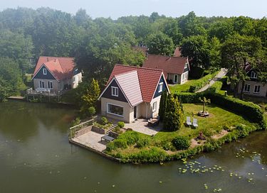 Ruime 8-persoons vakantiewoning aan het water - 23