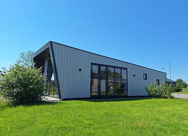 Modern chalet (4p) op park in Noord-Holland