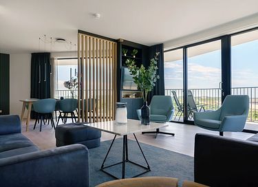 Apartment with spacious balcony and sea view