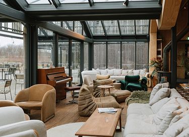 Slapen in een 'hooischuur' met privé wellness - 18