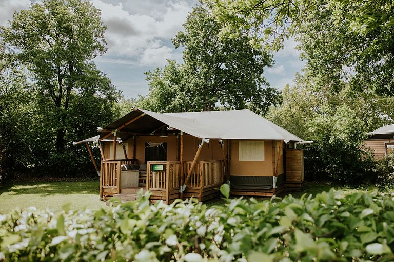 Grande tente safari dans un camping familial - 1