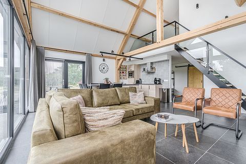 Ferme de luxe au toit de chaume à la campagne - 5