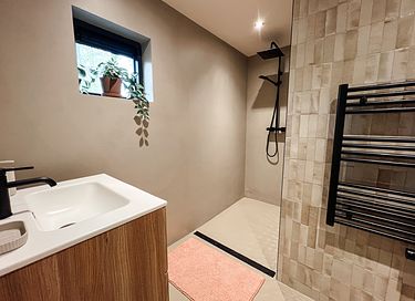 Forest cabin with hot tub and wood stove - 28