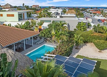 Tropische villa met grote tuin en zwembad - 34