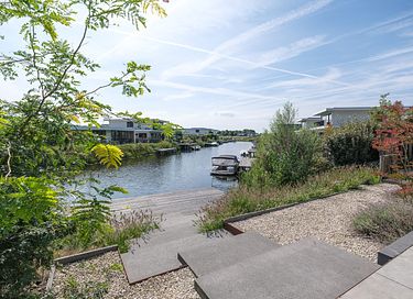 Wellness-Villa am Wasser mit Sauna - 33