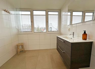 Spacious holiday home near the beach and sea - 23
