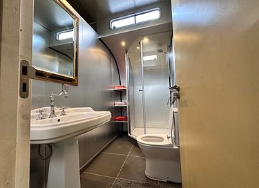 Retro caravan met groot terras - 14