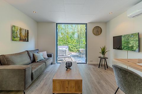 Overnight stay for 2 with private hot tub - 3