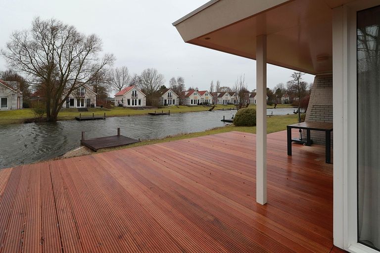 Luxury bungalow with waterfront sauna - 1