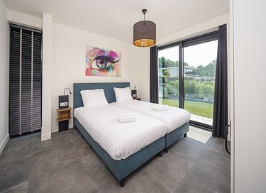 Luxe villa aan het water met omheinde tuin - 10