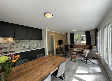 Chalet with large garden and private hot tub - 5