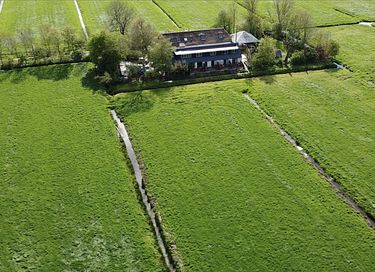 Beautifully renovated farmhouse with many luxuries - 4