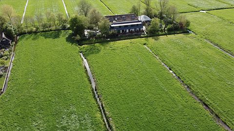 Beautifully renovated farmhouse with many luxuries - 4