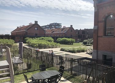Aan het strand in een historisch ziekenhuis - 15