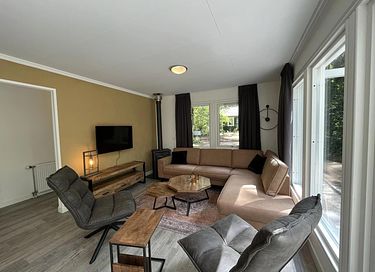 Chalet with large garden and private hot tub - 4
