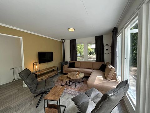 Chalet with large garden and private hot tub - 4