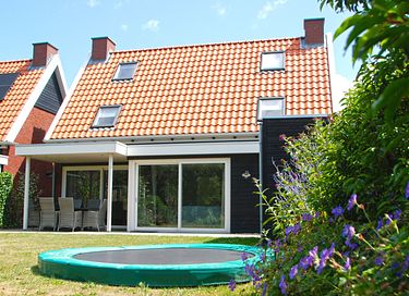 Vivienda junto al Oosterschelde con sauna exterior