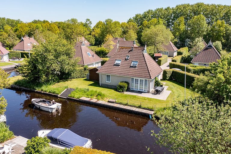 Vrijstaand vakantiehuis (8p) aan het water - 1