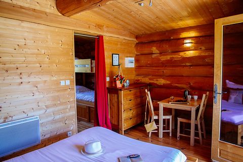 Rugged log cabin near Bordeaux, France - 3