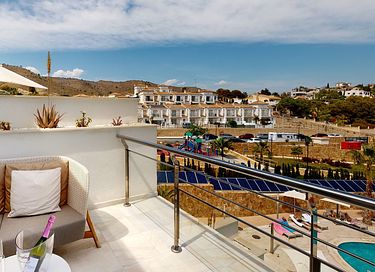 Luxury apartment with sea view on the beach - 11