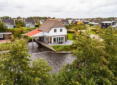 Luxe watervilla met aanlegsteiger - 2