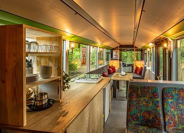 Uniek overnachten in een harmonica bus - 6