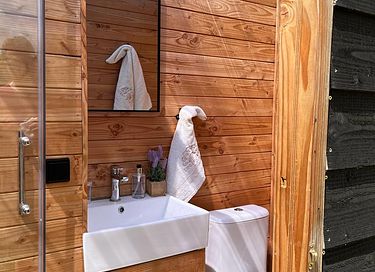 Slapen in een romantische tipi met hottub - 17
