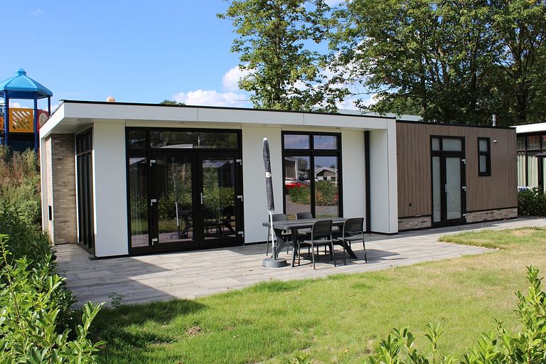 Luxuriöser Bungalow an einem Erholungssee - 1