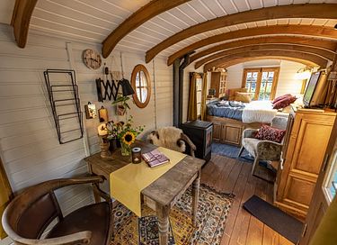 Unique circus wagon with jacuzzi and sauna - 9
