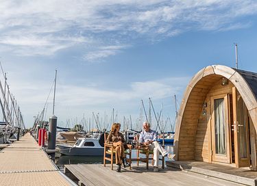 Waterpod in de jachthaven van Almere
