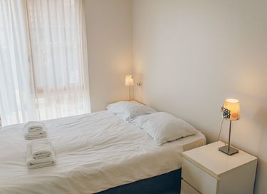 Rietgedekte villa met uitzicht over het meer - 17